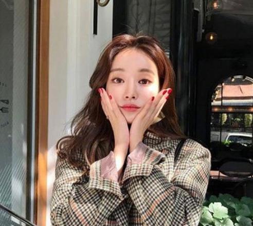 冬季女生长发烫发发型图片精选（图）