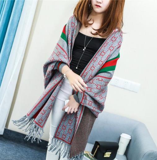 2018优雅大气的针织披肩才是流行的经典（图）