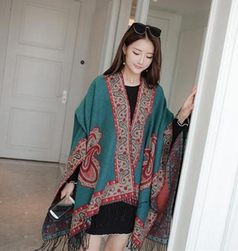 2018优雅大气的针织披肩才是流行的经典（图）