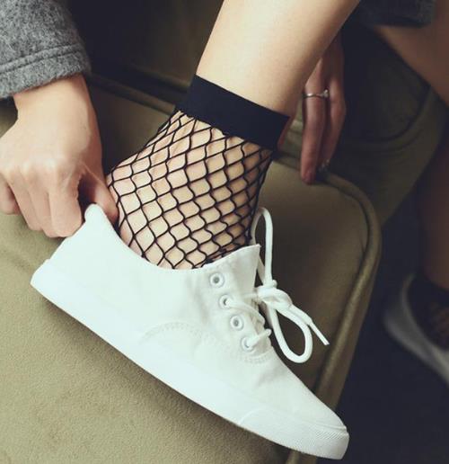 为什么男生都喜欢穿渔网袜的女生 时尚又性感