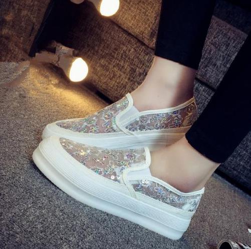这双蕾丝一脚蹬厚底懒人鞋也太火了(图) 这双蕾丝一脚蹬厚底懒人鞋也太火了(图)