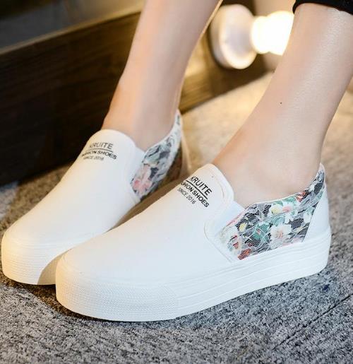 这双蕾丝一脚蹬厚底懒人鞋也太火了(图) 这双蕾丝一脚蹬厚底懒人鞋也太火了(图)