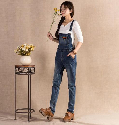 今年春天正流行的就数铅笔裤：瞬间打造大长腿