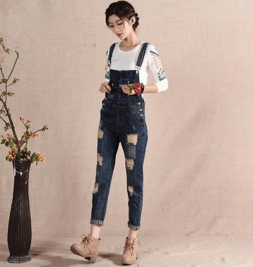 今年春天正流行的就数铅笔裤：瞬间打造大长腿