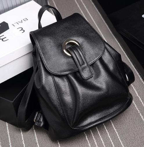 今年流行的菱格真皮双肩包 简约又时尚