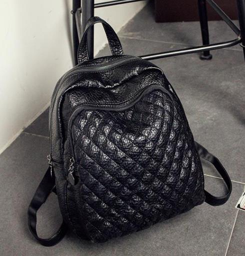 今年流行的菱格真皮双肩包 简约又时尚