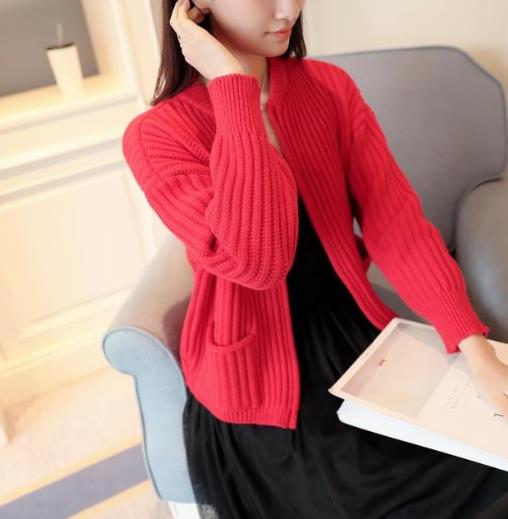 短款长袖毛衣的多种搭配:知性优雅又显瘦(图) 短款长袖毛衣的多种搭配:知性优雅又显瘦(图)