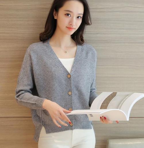 短款长袖毛衣的多种搭配:知性优雅又显瘦(图) 短款长袖毛衣的多种搭配:知性优雅又显瘦(图)