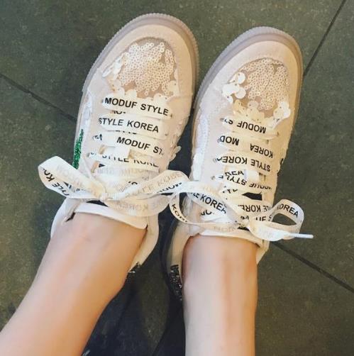 春季必备很时髦的蕾丝休闲鞋搭配示范（图）