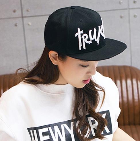 春季带上时尚棒球帽去凸显造型（图）