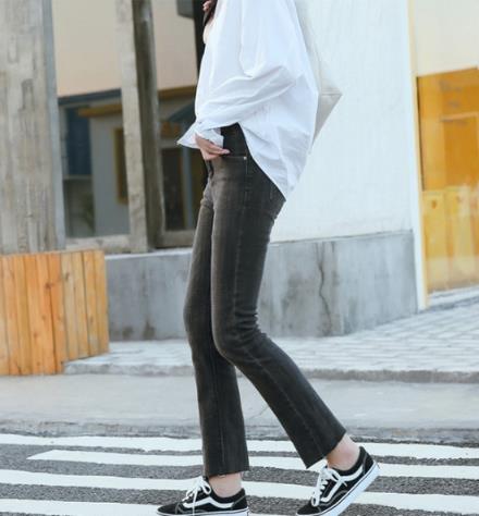 牛仔裤有百搭的魔力 让你爱不释手（图）