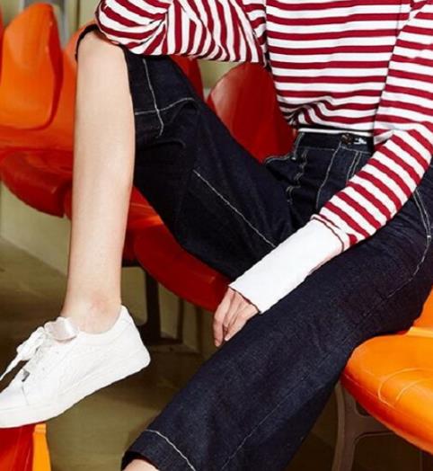 牛仔裤怎么搭才时髦 多重风格搭配示范