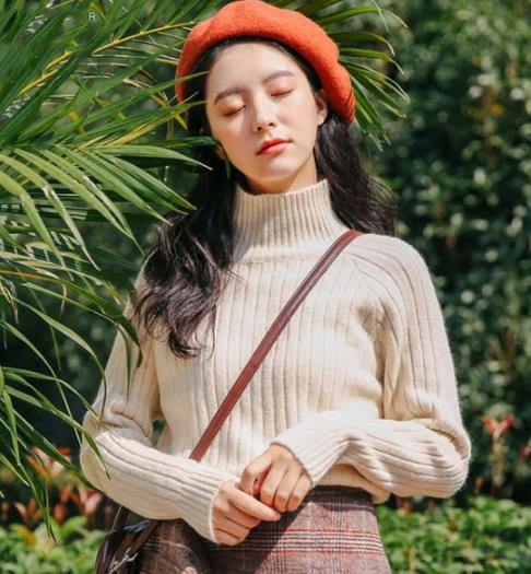 毛衣不同领型 适合不同脸型（图）