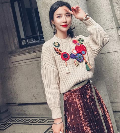 毛衣不同领型 适合不同脸型（图）