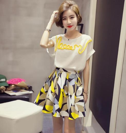 腿短的女生要穿这样的套装裙：凸显大长腿