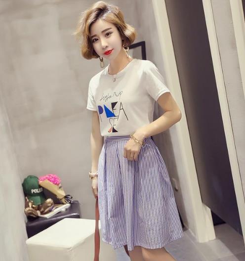 腿短的女生要穿这样的套装裙：凸显大长腿