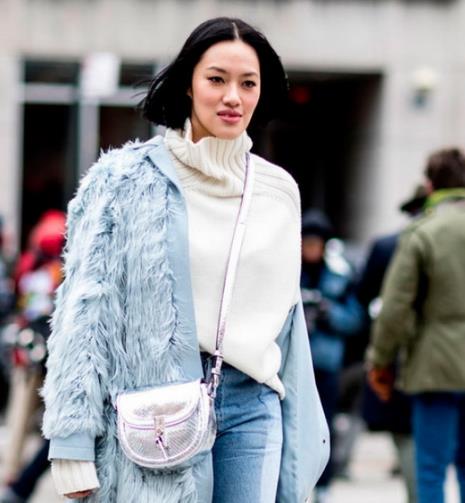 穿了高领毛衣连围巾都省了（图）