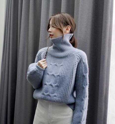 穿了高领毛衣连围巾都省了（图）