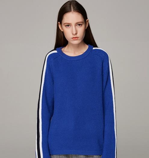 针织衫是春季最流行的时髦单品 让你又酷又美