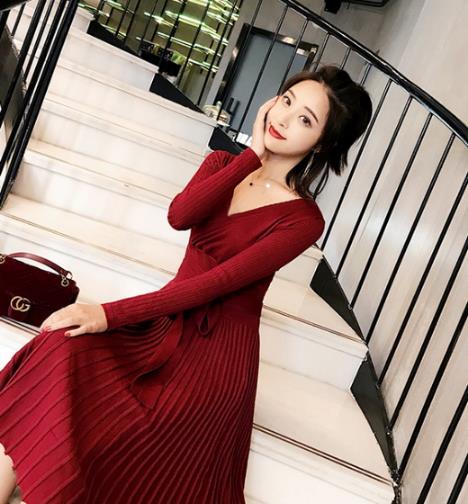 过年就要这样穿 红色针织搭配红色外套（图）