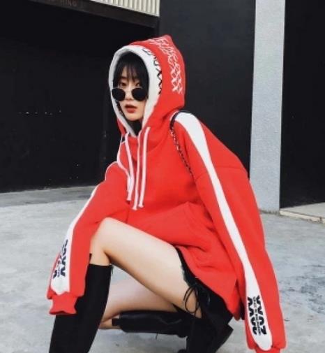 过年就要这样穿 红色针织搭配红色外套（图）