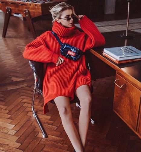 过年就要这样穿 红色针织搭配红色外套（图）