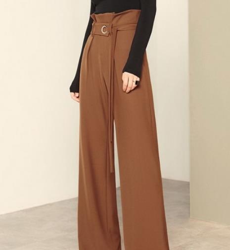 高腰休闲直筒皮裤搭配高跟鞋：打造气质御姐范儿