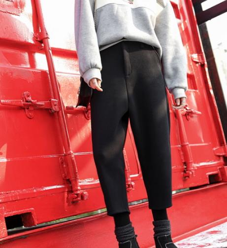 高腰休闲直筒皮裤搭配高跟鞋：打造气质御姐范儿