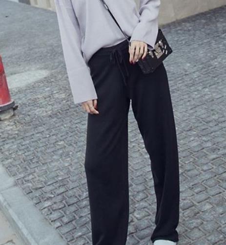 高腰休闲直筒皮裤搭配高跟鞋：打造气质御姐范儿