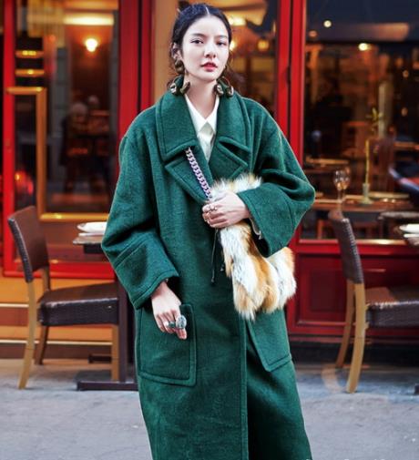 羊剪绒皮草大衣搭配衬衫:彰显时尚轻熟风 羊剪绒皮草大衣搭配衬衫:彰显时尚轻熟风