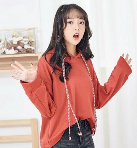 春天穿搭就要耍耍帅 复古印花皮衣外套搭配(图) 春天穿搭就要耍耍帅 复古印花皮衣外套搭配(图)