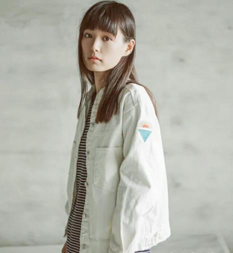 春天穿搭就要耍耍帅 复古印花皮衣外套搭配(图) 春天穿搭就要耍耍帅 复古印花皮衣外套搭配(图)