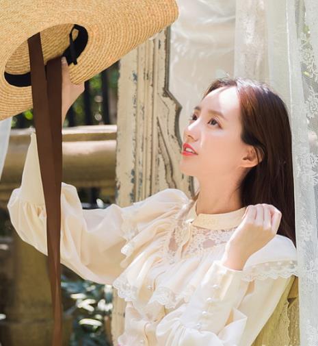 春天穿搭就要耍耍帅 复古印花皮衣外套搭配（图）