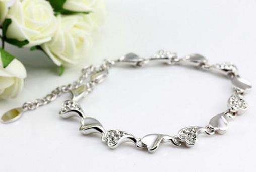 明星都爱的时尚手链：5款奢华高雅手链推荐