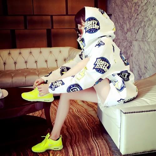 时尚达人必须要有的神器：卫衣两件套搭配分享