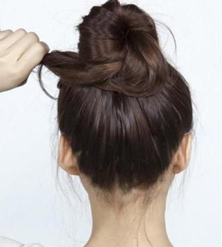 教你3步扎出明星的丸子头：甜美又减龄