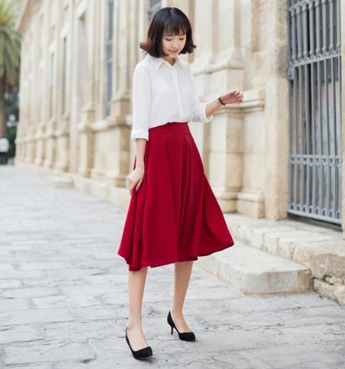 今年百褶裙又出新鲜款式 经典又时髦 今年百褶裙又出新鲜款式 经典又时髦