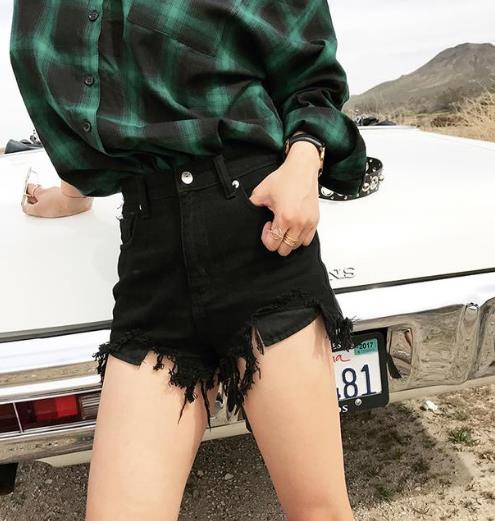这几款翻边破洞短裤搭配 显得腰这么细