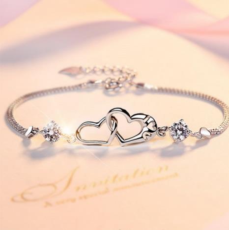 今年最流行时尚简约范儿的手链搭配（图）