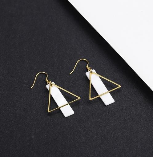 过年选择一款清新范儿的耳饰 简约又独特 过年选择一款清新范儿的耳饰 简约又独特