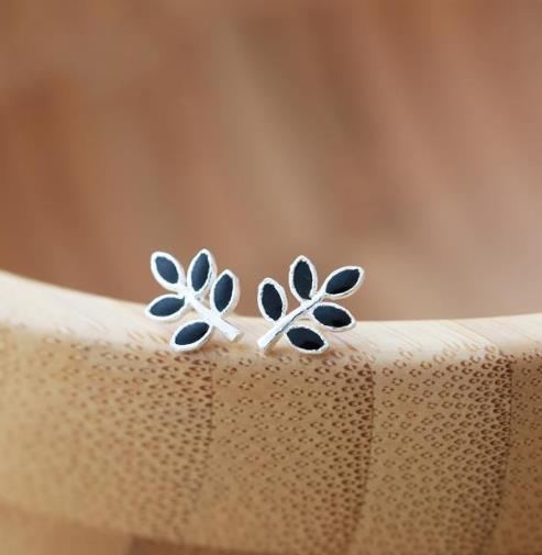 过年选择一款清新范儿的耳饰 简约又独特 过年选择一款清新范儿的耳饰 简约又独特