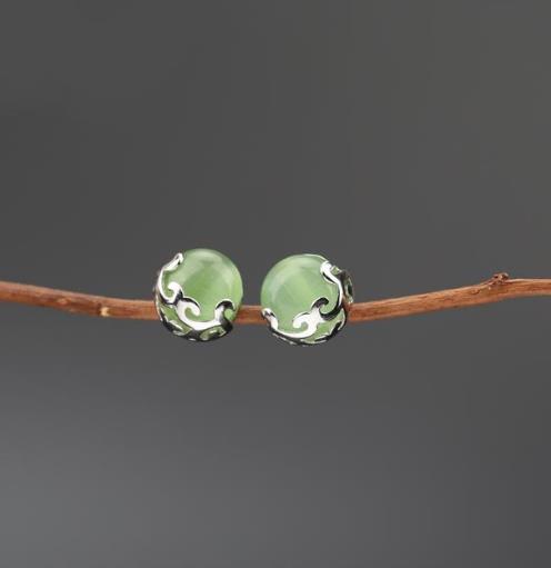 过年选择一款清新范儿的耳饰 简约又独特 过年选择一款清新范儿的耳饰 简约又独特