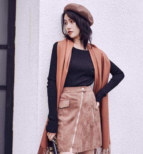 半身包臀裙的多种搭配 打造性感大长腿