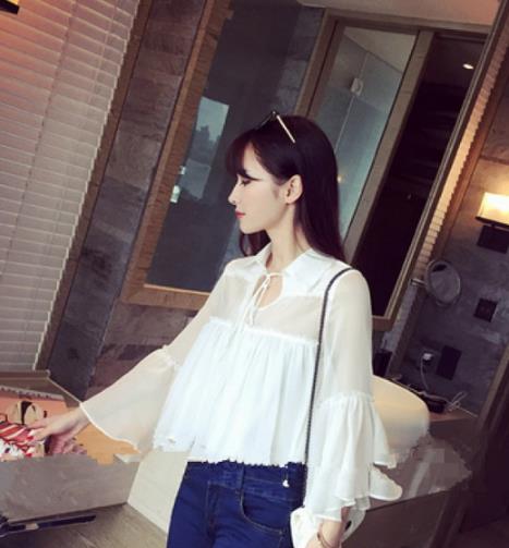 高腰小脚铅笔裤搭配蕾丝衫：显瘦又性感