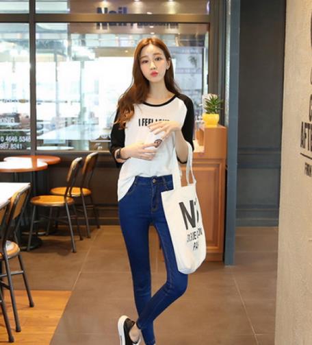 高腰小脚铅笔裤搭配蕾丝衫：显瘦又性感