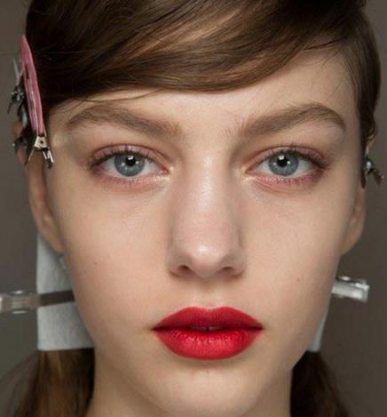 超简单的补妆技巧 让你一分钟恢复美貌（图）