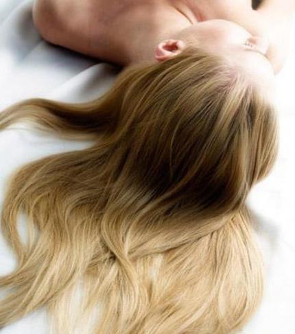 教你用T恤卷发 轻松打造柔软微卷发的造型