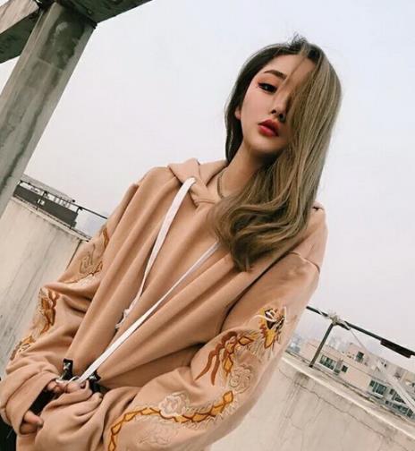 懒癌MM的福利：春季搭配一件卫衣轻松搞定