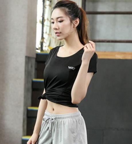 短裤搭配短袖 健身也要保持时尚气质(图) 短裤搭配短袖 健身也要保持时尚气质(图)