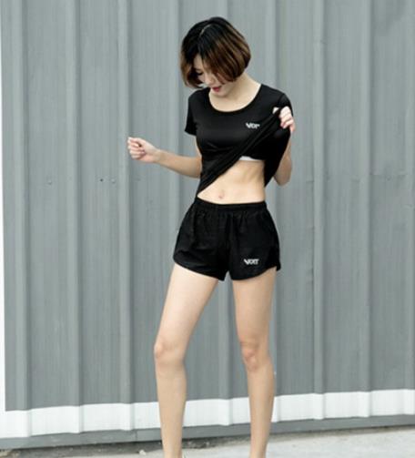 短裤搭配短袖 健身也要保持时尚气质(图) 短裤搭配短袖 健身也要保持时尚气质(图)